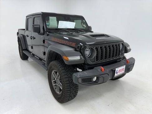 Used 2025 Jeep Gladiator Mojave w/ Convenience Group image 2