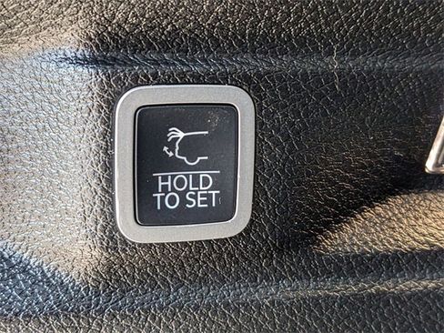 Used 2022 Jeep Grand Cherokee L Limited w/ Black Appearance Package image 30