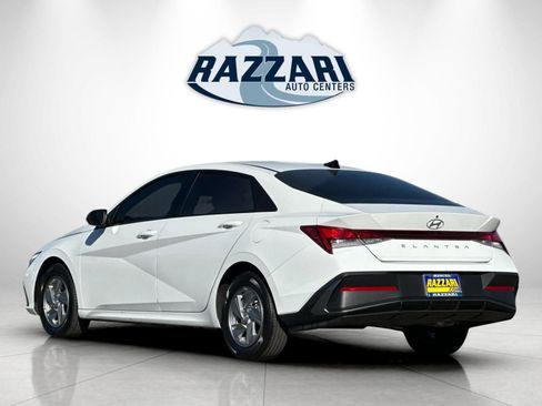 Used 2024 Hyundai Elantra SE FWD image 5