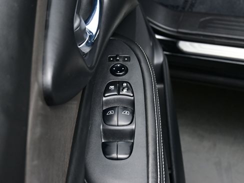 Used 2020 Nissan Murano SV image 11