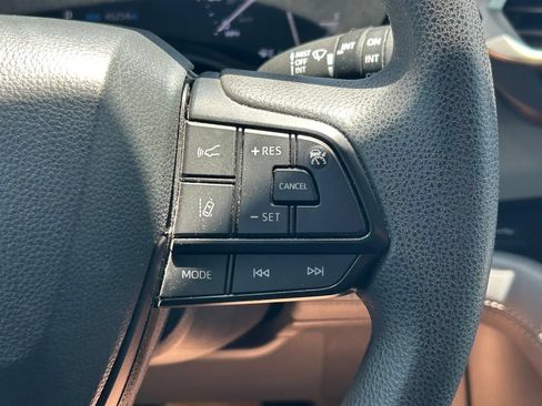 Used 2023 Toyota Sienna LE w/ LE Plus Package FWD image 39