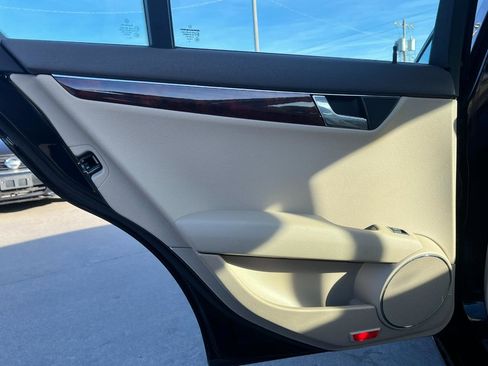 Used 2010 Mercedes-Benz C 300 Sedan image 23