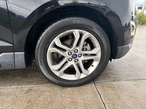 Used 2018 Ford Edge Titanium w/ Technology Package FWD image 10