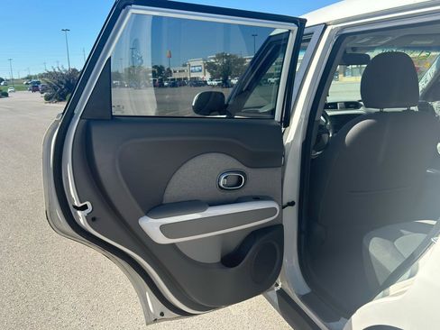 Used 2016 Kia Soul EV FWD image 37