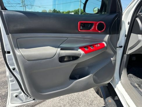 Used 2015 Toyota Tacoma 4x4 Double Cab w/ SR Package image 11