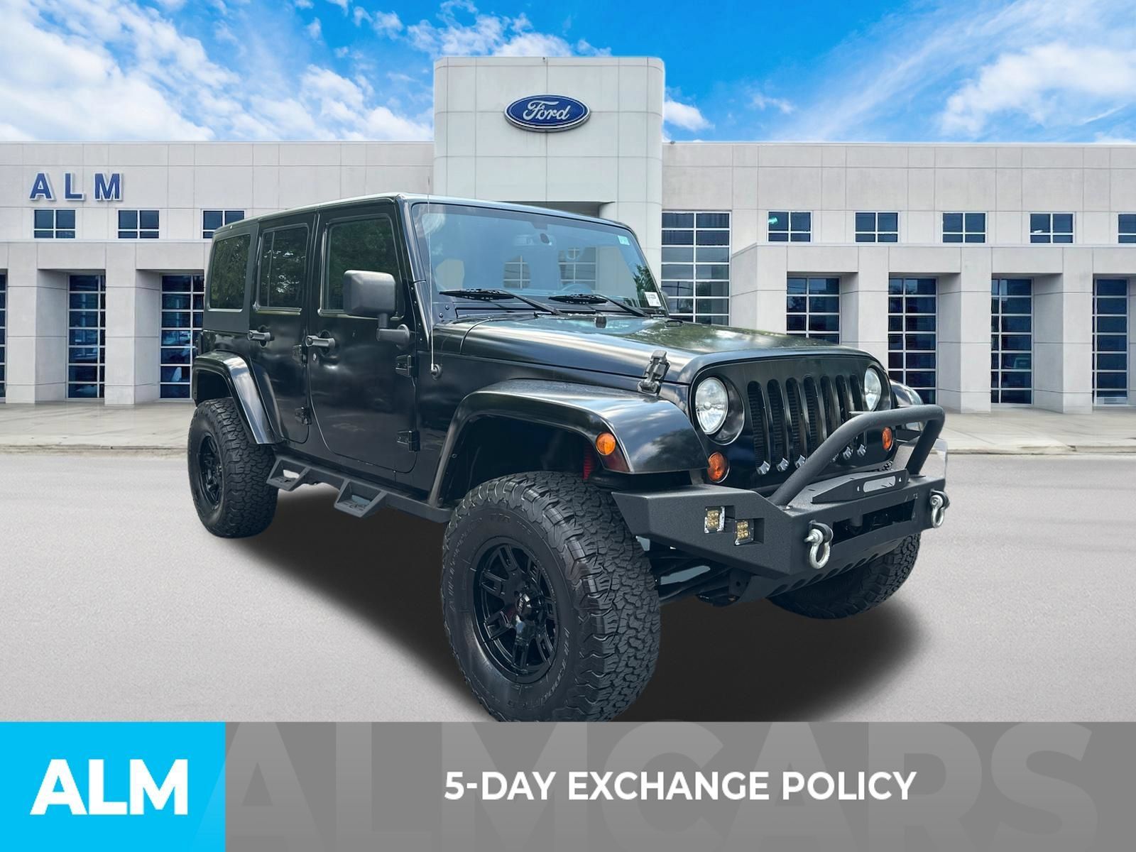Used 2013 Jeep Wrangler Unlimited Sahara AWD/4WD image 3