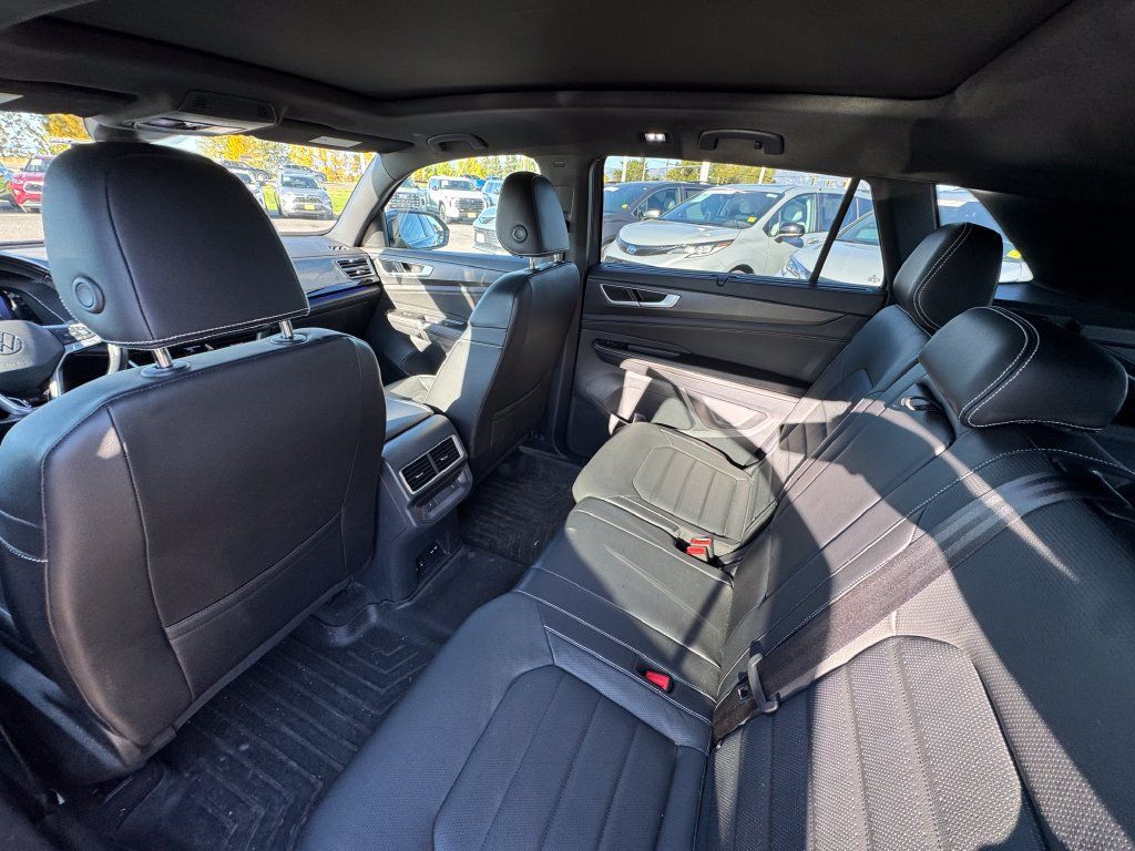 Used 2024 Volkswagen Atlas Cross Sport SEL R-Line AWD/4WD image 5