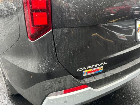 New 2026 Kia Carnival EX image 36