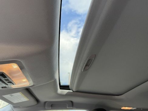 Used 2019 Toyota Highlander XLE image 30