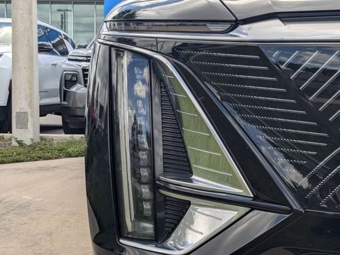 Used 2023 Cadillac Lyriq 2WD image 11