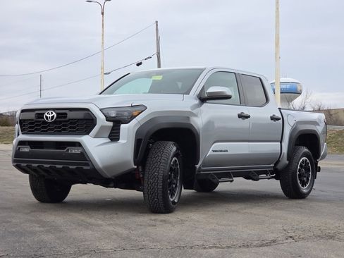 Used 2024 Toyota Tacoma TRD Off-Road w/ TRD Off Road Upgrade Package image 21