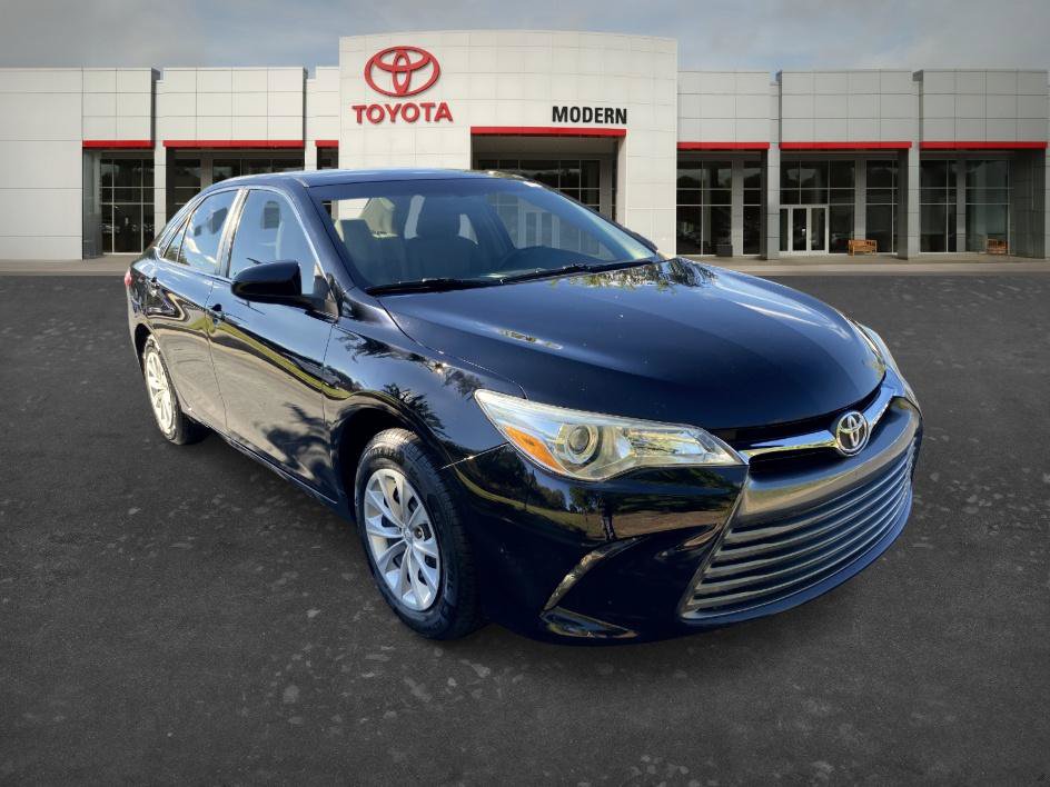 Used 2017 Toyota Camry LE FWD image 3
