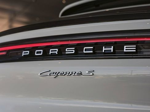 New 2026 Porsche Cayenne S AWD/4WD image 15