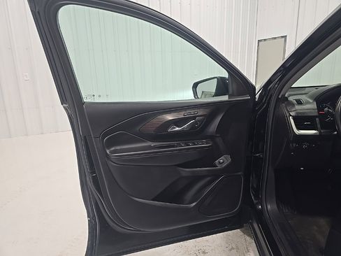 Used 2024 GMC Terrain SLT image 13