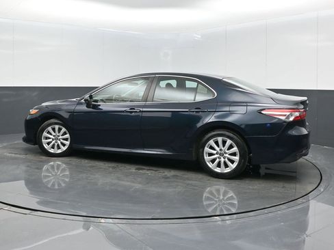 Used 2018 Toyota Camry LE image 5