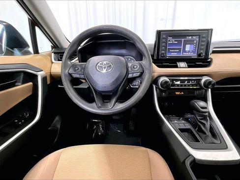 Used 2022 Toyota RAV4 LE FWD image 4