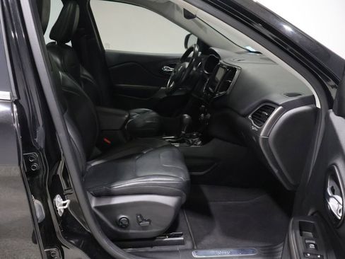 Used 2021 Jeep Cherokee Limited image 25