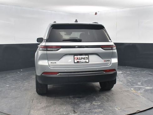 New 2026 Jeep Grand Cherokee Altitude AWD/4WD image 8