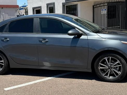 Used 2022 Kia Forte LXS w/ LXS Technology Package FWD image 12