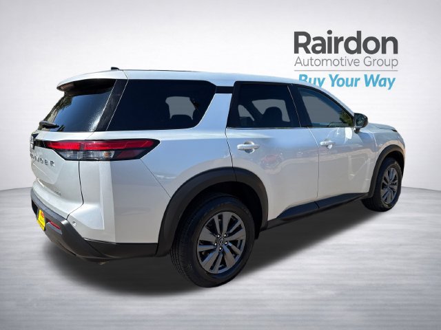 Used 2024 Nissan Pathfinder S AWD/4WD image 7