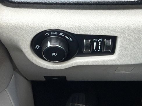 Used 2022 Chrysler Pacifica Touring-L FWD image 39