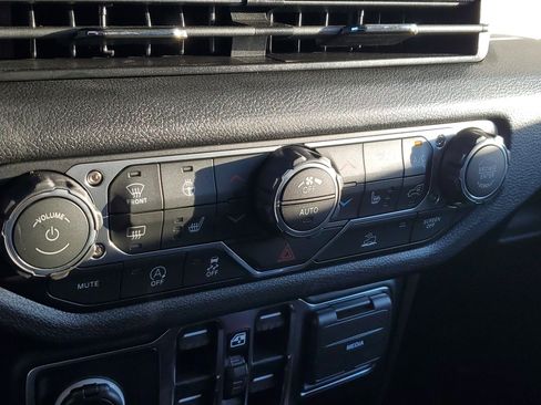 New 2025 Jeep Gladiator Sport image 24