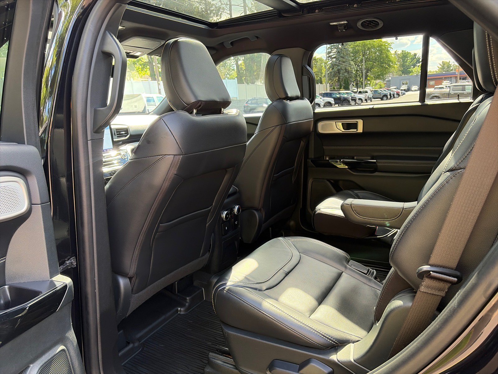 Used 2023 Ford Explorer ST w/ Technology Package AWD/4WD image 10