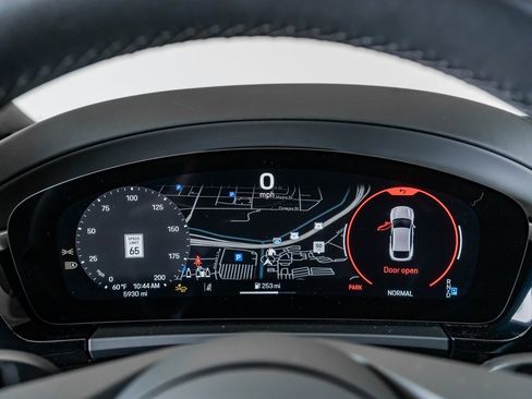 Certified 2025 Porsche Macan 4 Electric image 16