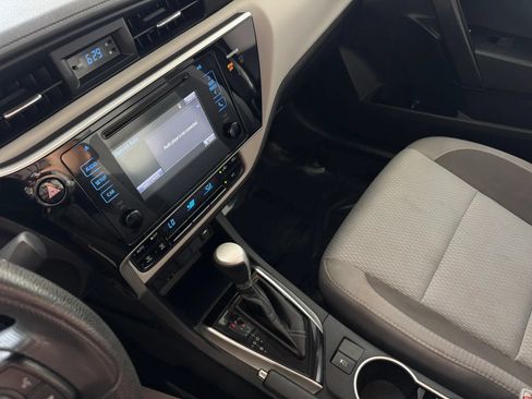 Used 2017 Toyota Corolla LE w/ Body Protection Package FWD image 18