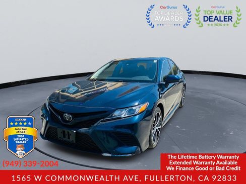 Used 2019 Toyota Camry SE w/ Carpet Mat Package FWD image 1