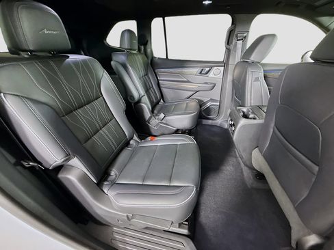 Used 2025 Buick Enclave Avenir w/ Super Cruise Package FWD image 29