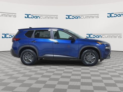 Used 2023 Nissan Rogue S image 2