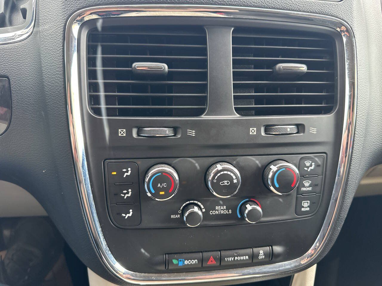 Used 2013 Dodge Grand Caravan SXT w/ Rear Park Assist Pkg FWD image 23