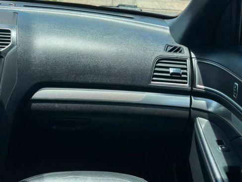 Used 2018 Ford Explorer XLT w/ Equipment Group 202A AWD/4WD image 25