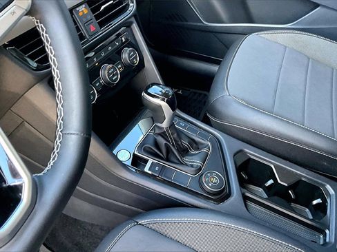 Certified 2024 Volkswagen Taos SE image 22