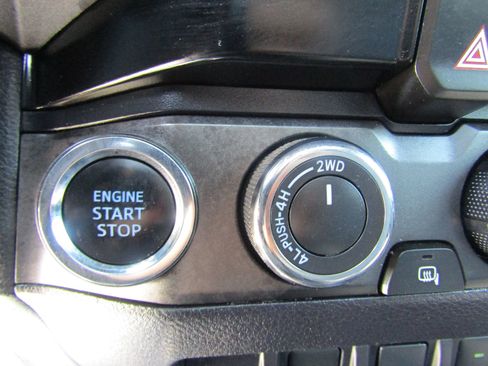 Used 2017 Toyota Tacoma TRD Sport w/ Premium & Technology Package image 32