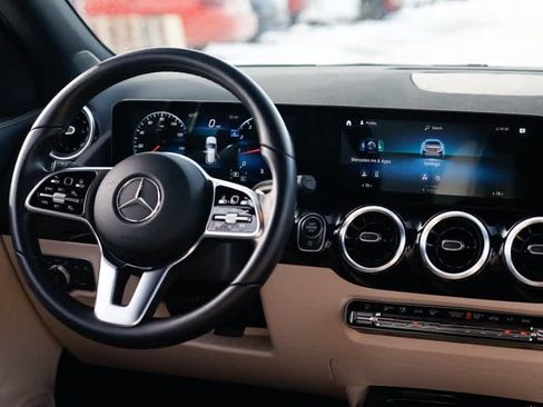 Used 2022 Mercedes-Benz GLA 250 4MATIC image 10