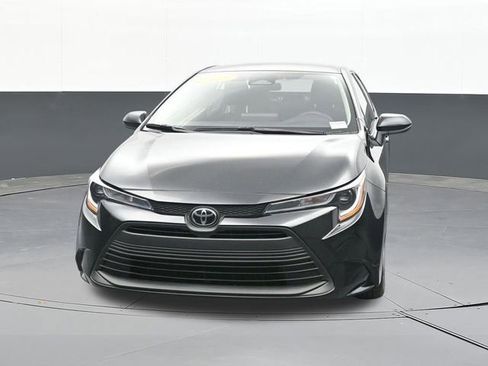 Used 2025 Toyota Corolla LE FWD image 2