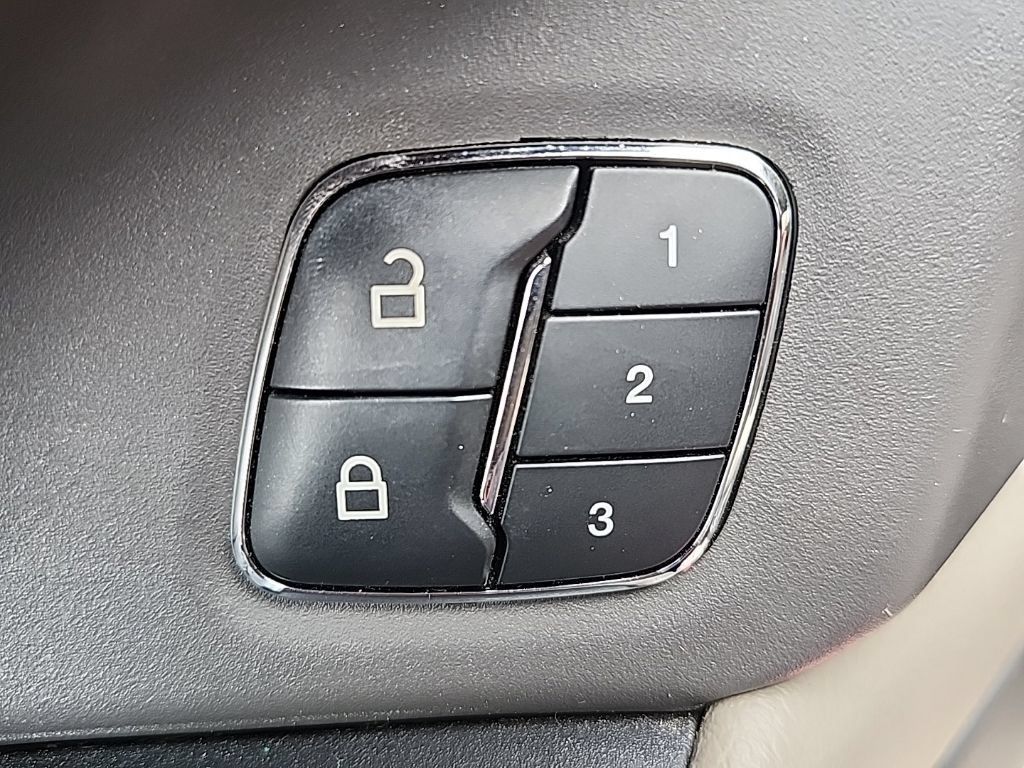 Used 2019 Ford Expedition Limited w/ Equipment Group 302A AWD/4WD image 23