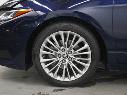 Used 2022 Toyota Avalon Limited FWD image 28