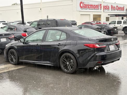 Certified 2025 Toyota Camry SE image 4