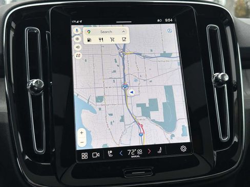 Used 2025 Volvo XC40 B5 Plus w/ Protection Package Premier image 27