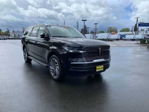 New 2026 Lincoln Navigator L Premier AWD/4WD image 11