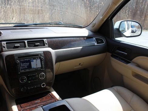 Used 2011 GMC Yukon Denali image 21