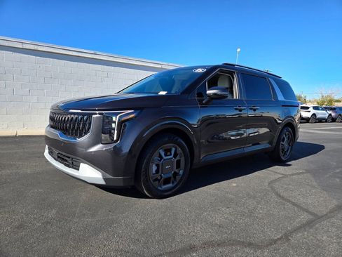 Used 2025 Kia Carnival EX image 2