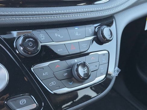 New 2026 Chrysler Pacifica Select image 18