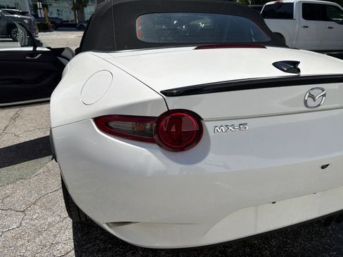 Used 2020 MAZDA MX-5 Miata Sport RWD image 12