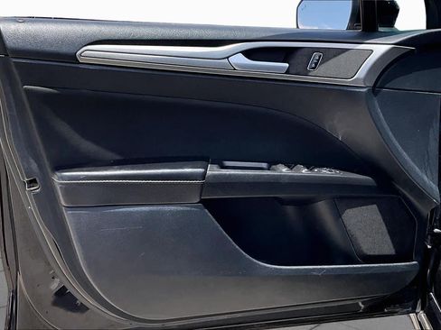 Used 2020 Ford Fusion SE FWD image 21