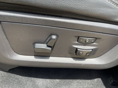 Used 2016 RAM 1500 Laramie RWD image 35