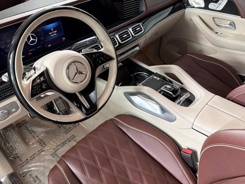 Used 2025 Mercedes-Benz Maybach GLS 600 4MATIC image 9